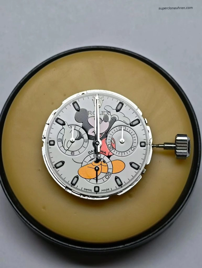 Premium Replica Uhr Rolex Daytona 126500 mit Mickey-Mouse-Zifferblatt 40mm