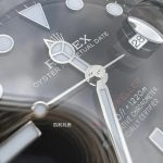 Premium Replica Uhr Rolex Sea-Dweller 126600 Edelstahl mit rotem Schriftzug 43mm