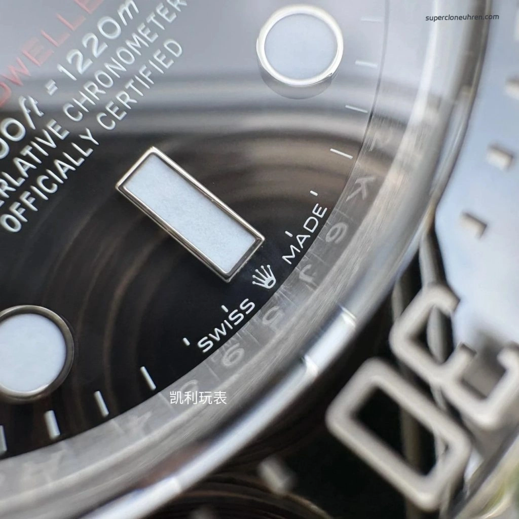 Premium Replica Uhr Rolex Sea-Dweller 126600 Edelstahl mit rotem Schriftzug 43mm