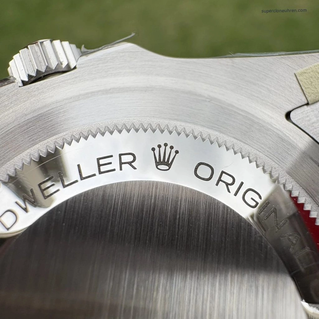 Premium Replica Uhr Rolex Sea-Dweller 126600 Edelstahl mit rotem Schriftzug 43mm