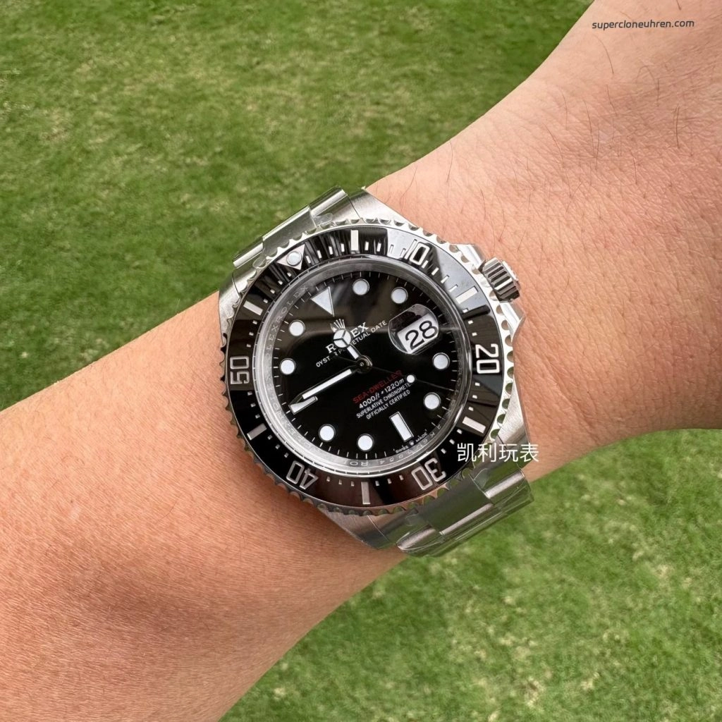 Premium Replica Uhr Rolex Sea-Dweller 126600 Edelstahl mit rotem Schriftzug 43mm