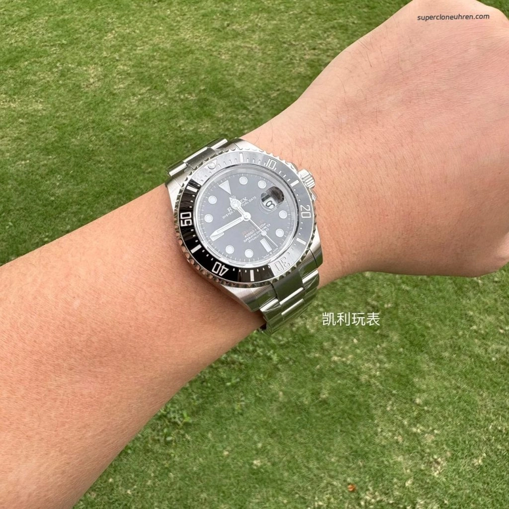 Premium Replica Uhr Rolex Sea-Dweller 126600 Edelstahl mit rotem Schriftzug 43mm