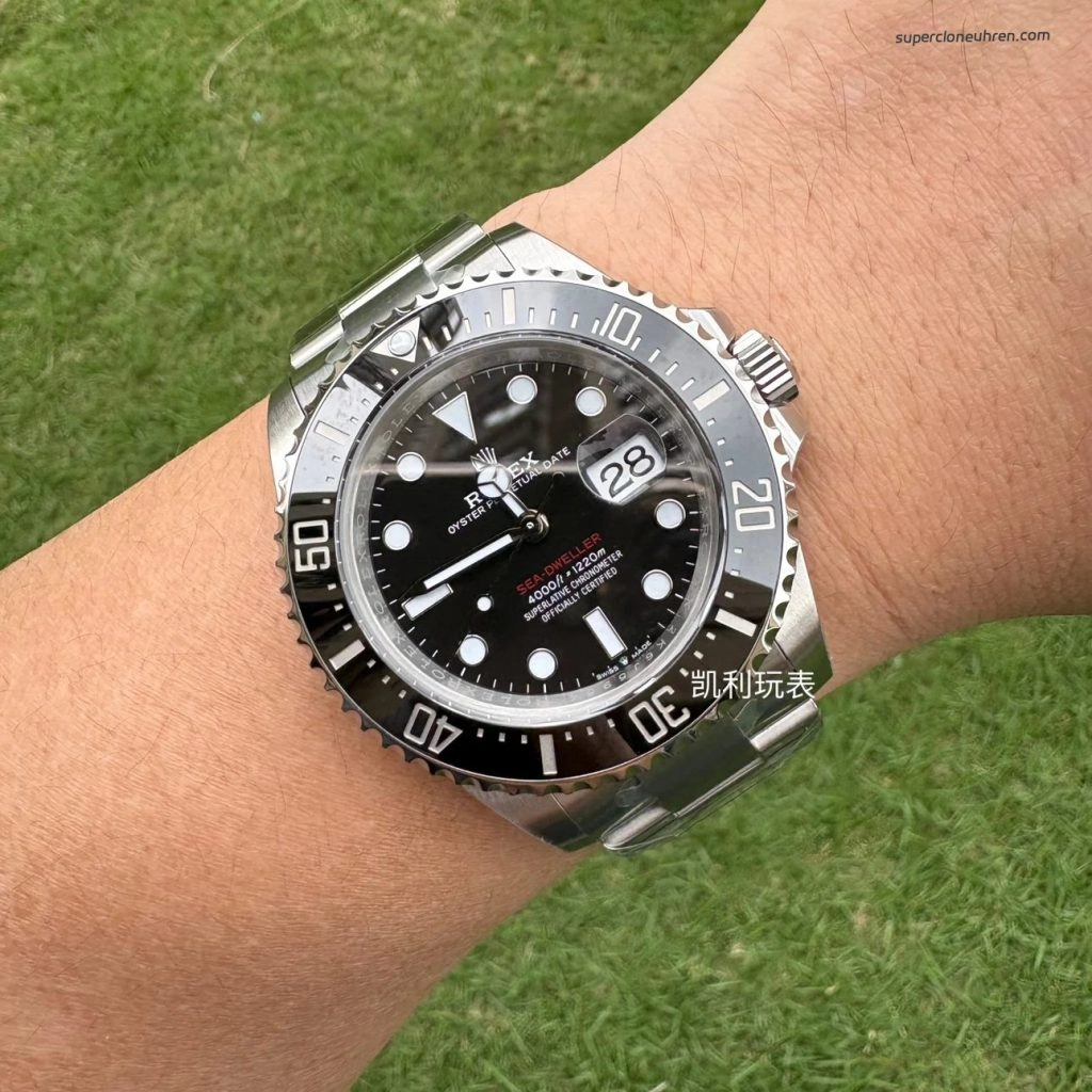 Premium Replica Uhr Rolex Sea-Dweller 126600 Edelstahl mit rotem Schriftzug 43mm