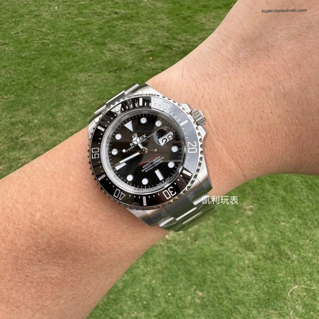Premium Replica Uhr Rolex Sea-Dweller 126600 Edelstahl mit rotem Schriftzug 43mm