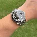 Premium Replica Uhr Rolex Sea-Dweller 126600 Edelstahl mit rotem Schriftzug 43mm
