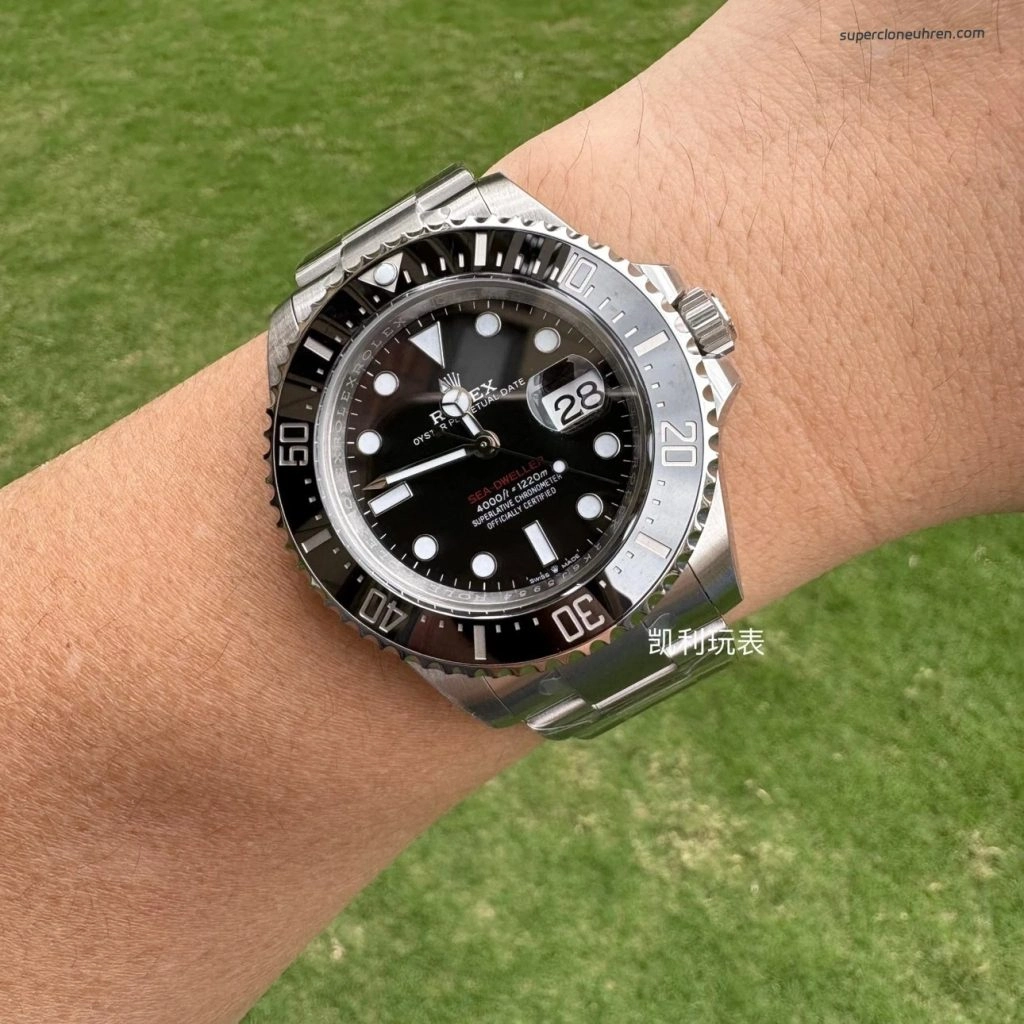 Premium Replica Uhr Rolex Sea-Dweller 126600 Edelstahl mit rotem Schriftzug 43mm