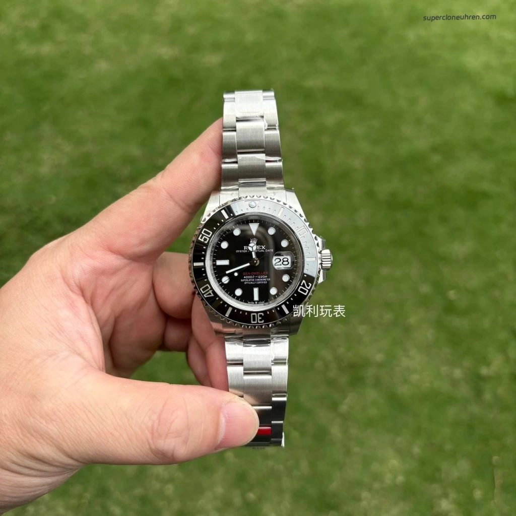 Premium Replica Uhr Rolex Sea-Dweller 126600 Edelstahl mit rotem Schriftzug 43mm