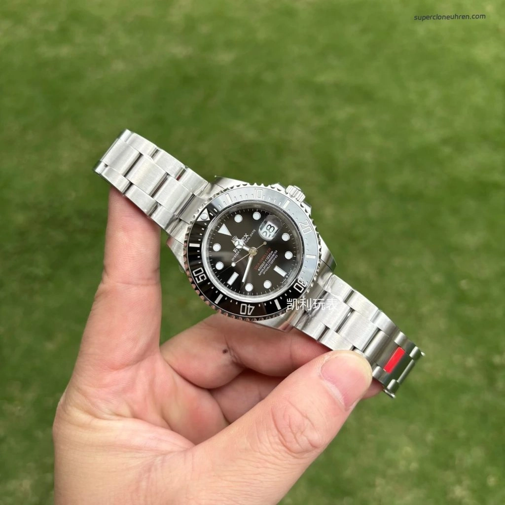Premium Replica Uhr Rolex Sea-Dweller 126600 Edelstahl mit rotem Schriftzug 43mm