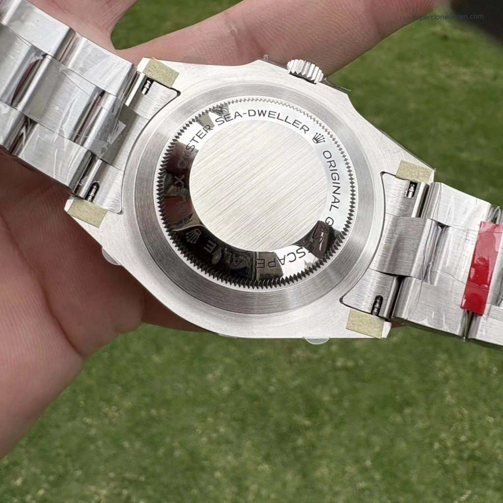 Premium Replica Uhr Rolex Sea-Dweller 126600 Edelstahl mit rotem Schriftzug 43mm