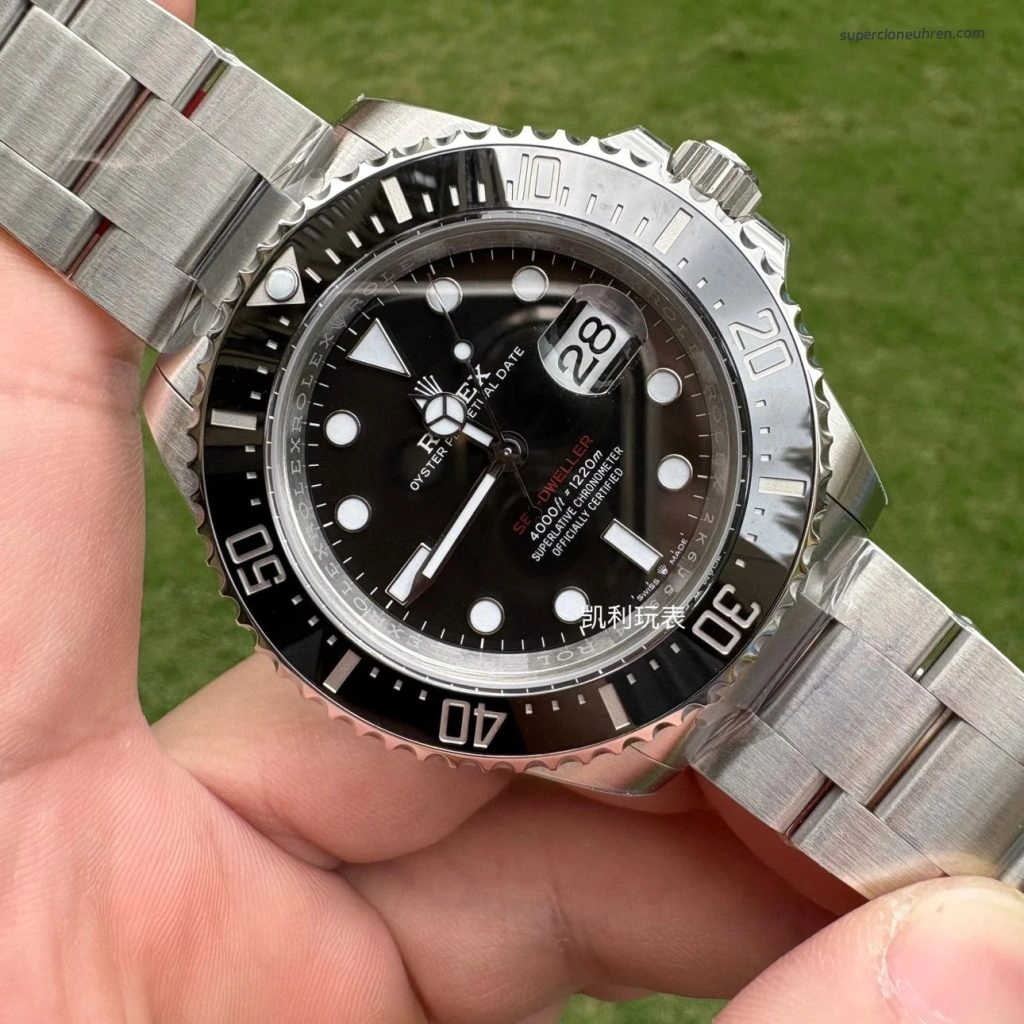 Premium Replica Uhr Rolex Sea-Dweller 126600 Edelstahl mit rotem Schriftzug 43mm