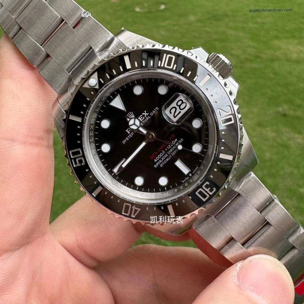 Premium Replica Uhr Rolex Sea-Dweller 126600 Edelstahl mit rotem Schriftzug 43mm
