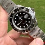 Premium Replica Uhr Rolex Sea-Dweller 126600 Edelstahl mit rotem Schriftzug 43mm