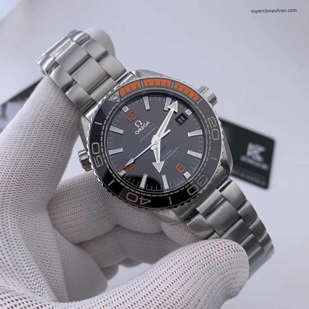 Premium Replica Uhr Omega Seamaster Planet Ocean 215.30.44.21.01.002 mit orangefarbener Lünette 43,5 mm