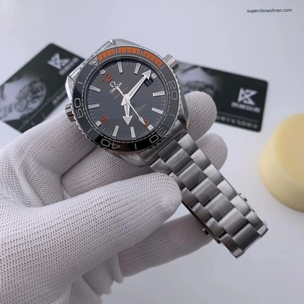 Premium Replica Uhr Omega Seamaster Planet Ocean 215.30.44.21.01.002 mit orangefarbener Lünette 43,5 mm