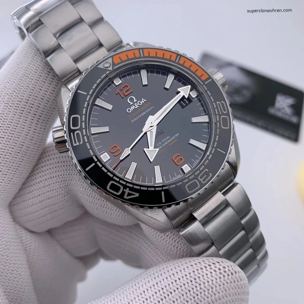 Premium Replica Uhr Omega Seamaster Planet Ocean 215.30.44.21.01.002 mit orangefarbener Lünette 43,5 mm