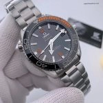 Premium Replica Uhr Omega Seamaster Planet Ocean 215.30.44.21.01.002 mit orangefarbener Lünette 43,5 mm