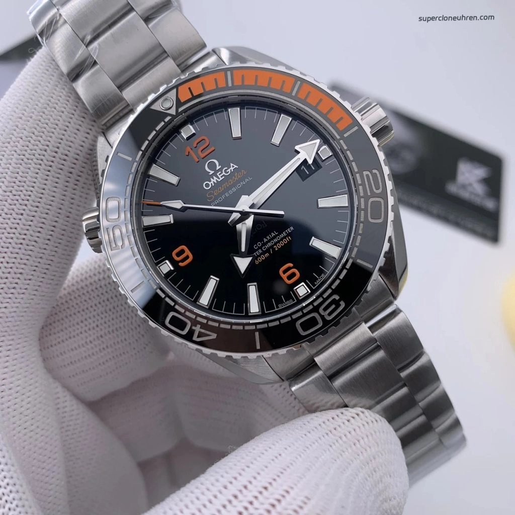Premium Replica Uhr Omega Seamaster Planet Ocean 215.30.44.21.01.002 mit orangefarbener Lünette 43,5 mm