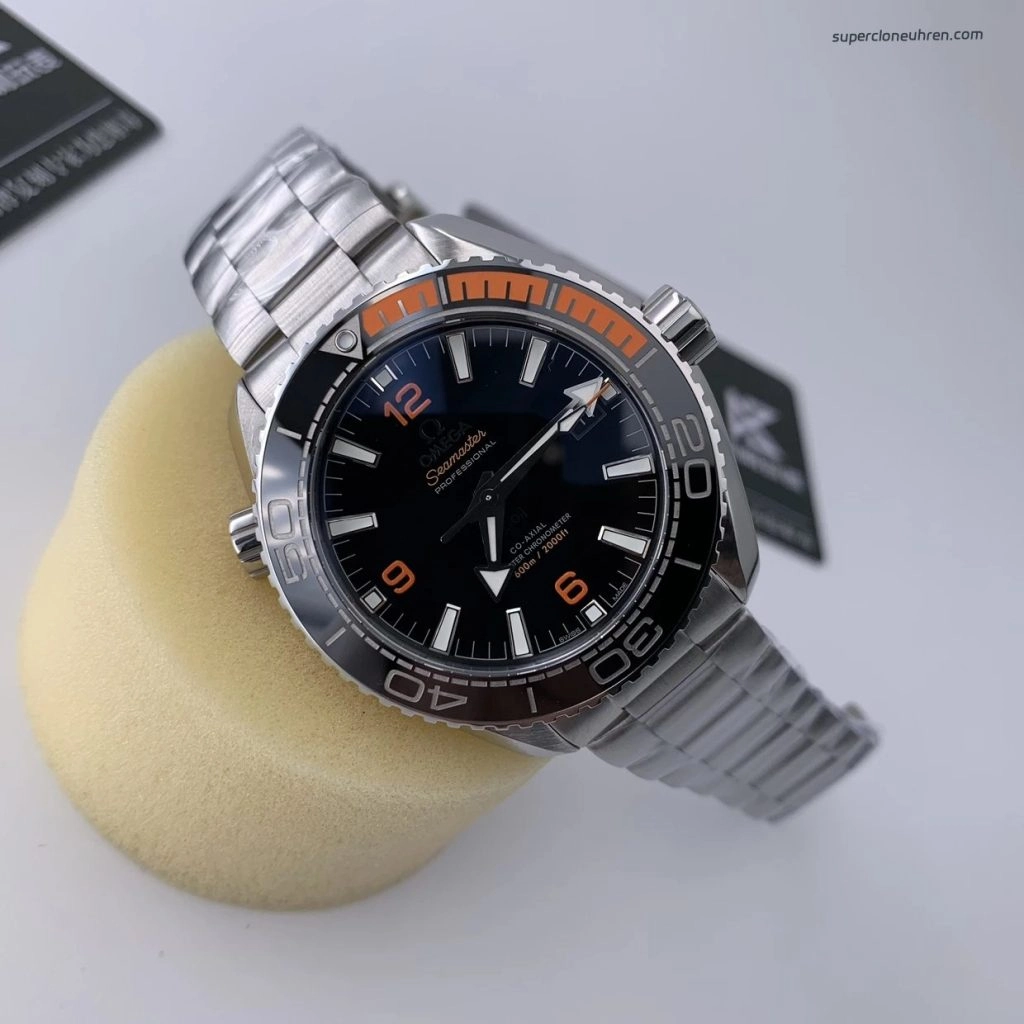 Premium Replica Uhr Omega Seamaster Planet Ocean 215.30.44.21.01.002 mit orangefarbener Lünette 43,5 mm