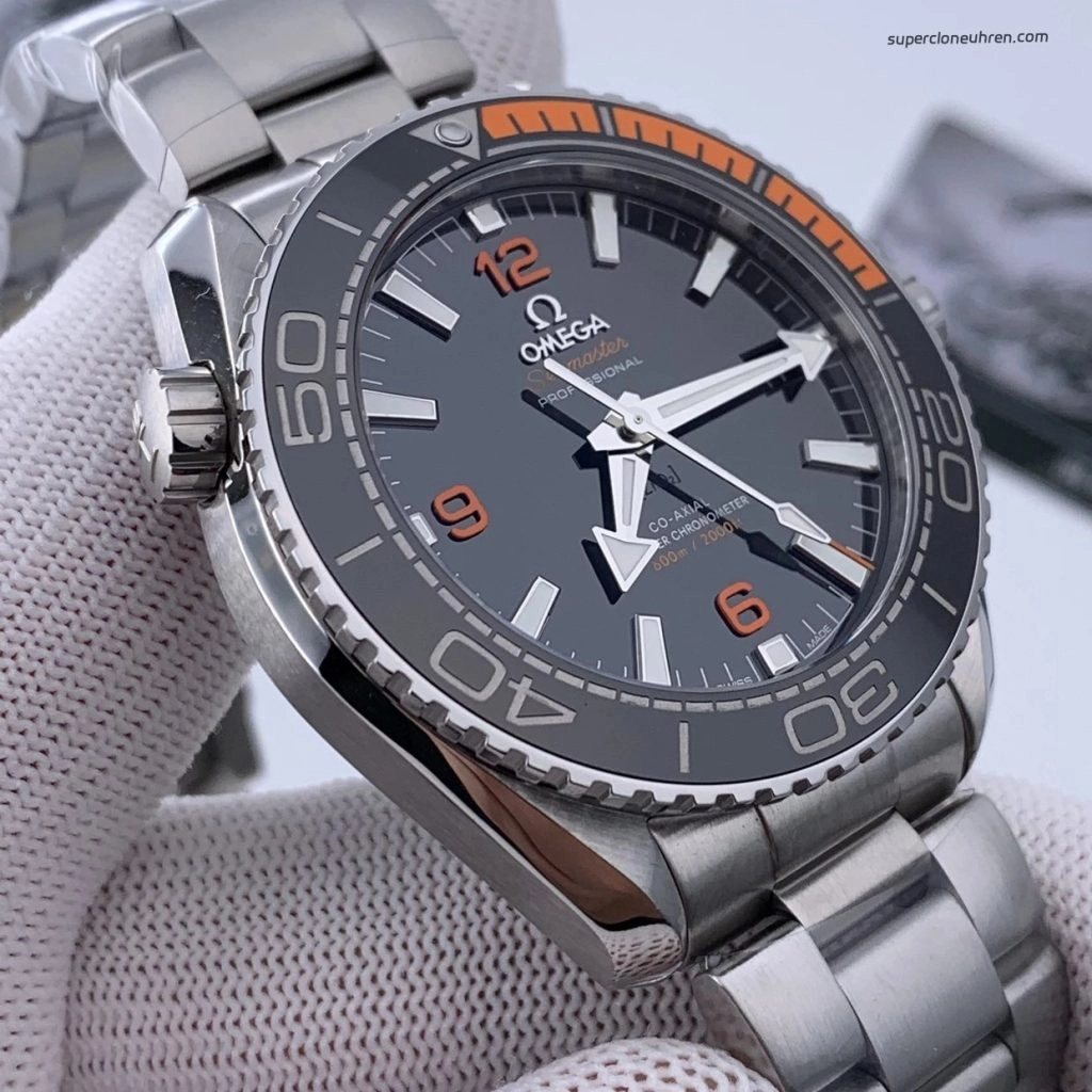 Premium Replica Uhr Omega Seamaster Planet Ocean 215.30.44.21.01.002 mit orangefarbener Lünette 43,5 mm