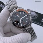 Premium Replica Uhr Omega Seamaster Planet Ocean 215.30.44.21.01.002 mit orangefarbener Lünette 43,5 mm