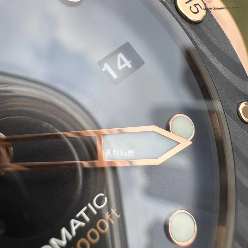 Super Clone Panerai Submersible PAM01070 Roségold mit Carbon-Lünette 44 mm