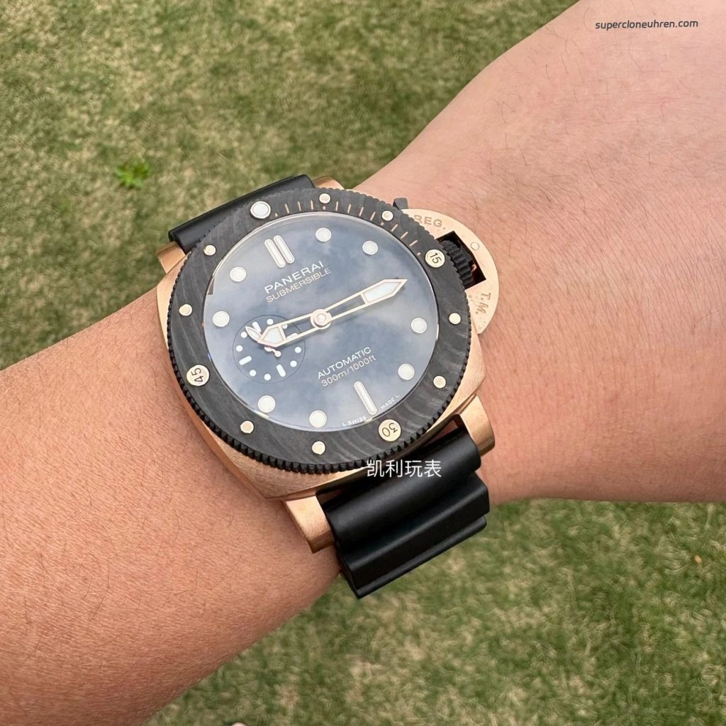 Super Clone Panerai Submersible PAM01070 Roségold mit Carbon-Lünette 44 mm