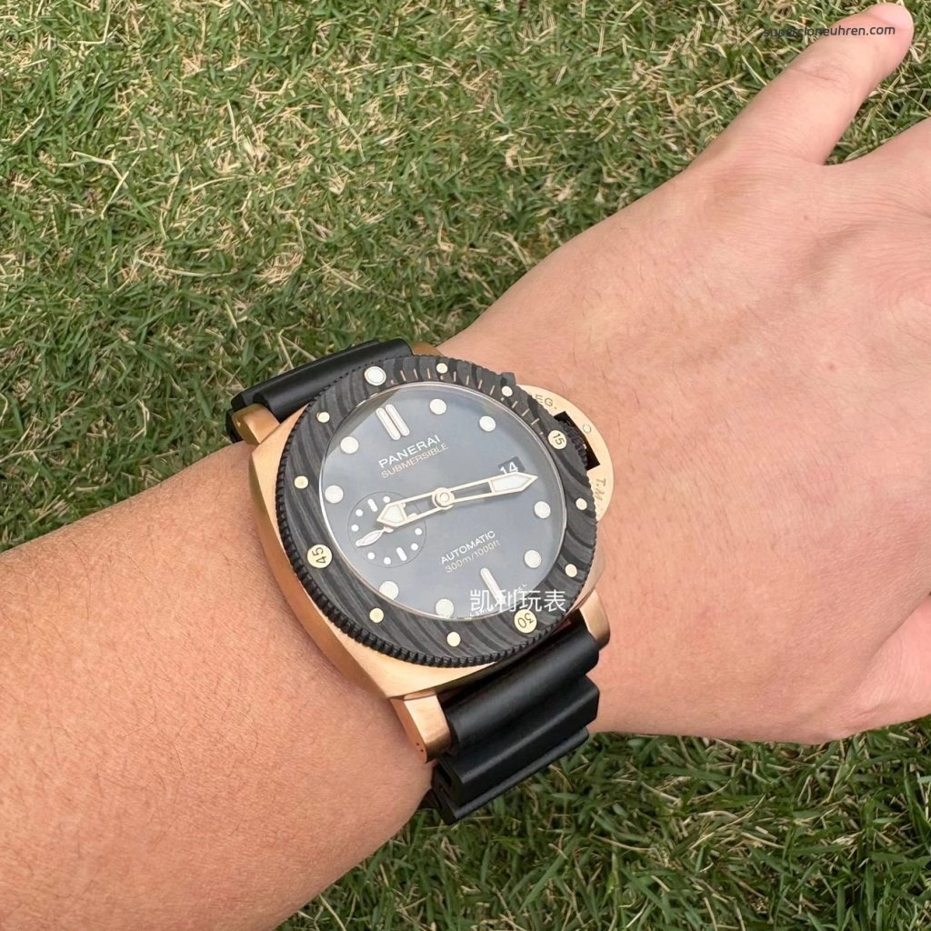 Super Clone Panerai Submersible PAM01070 Roségold mit Carbon-Lünette 44 mm
