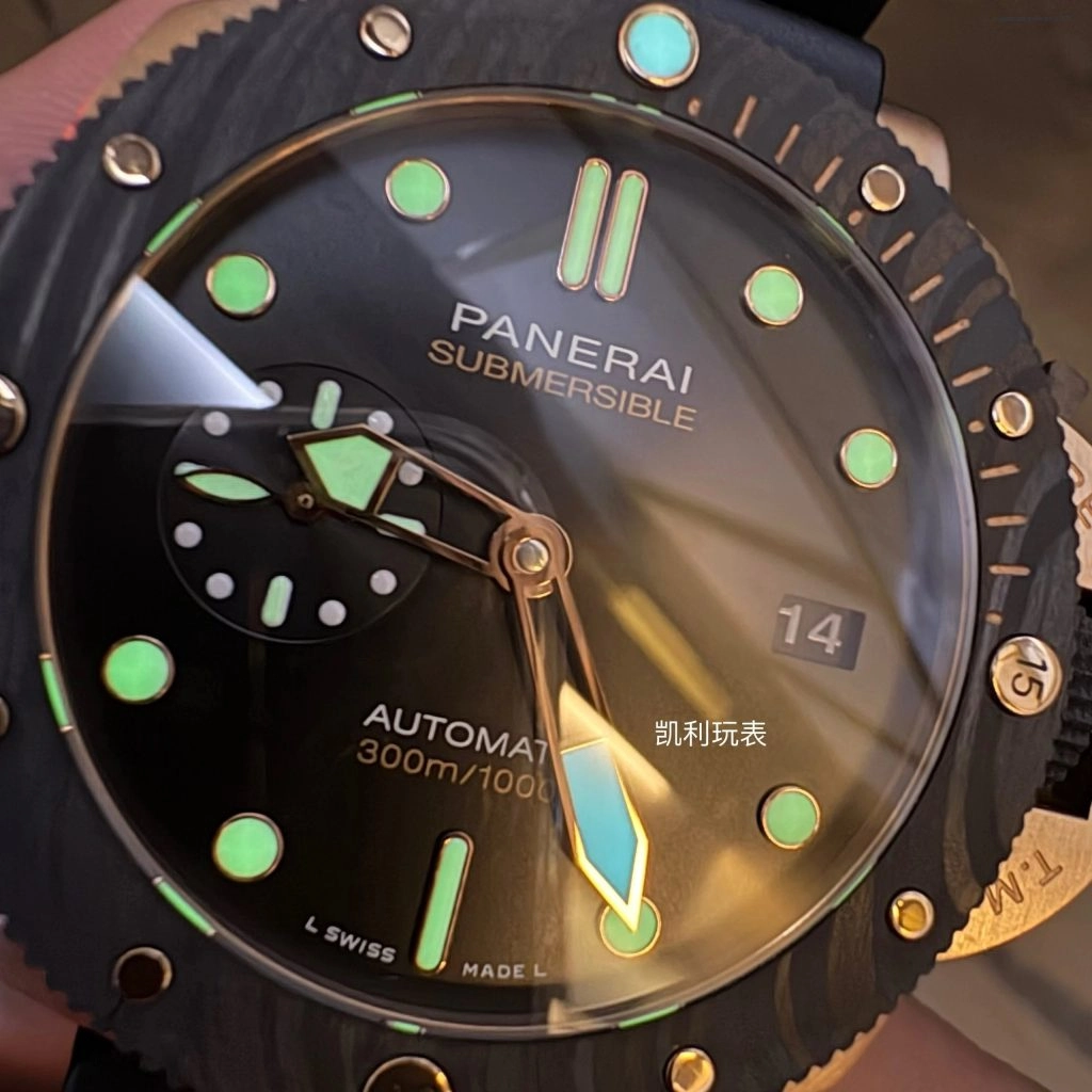 Super Clone Panerai Submersible PAM01070 Roségold mit Carbon-Lünette 44 mm