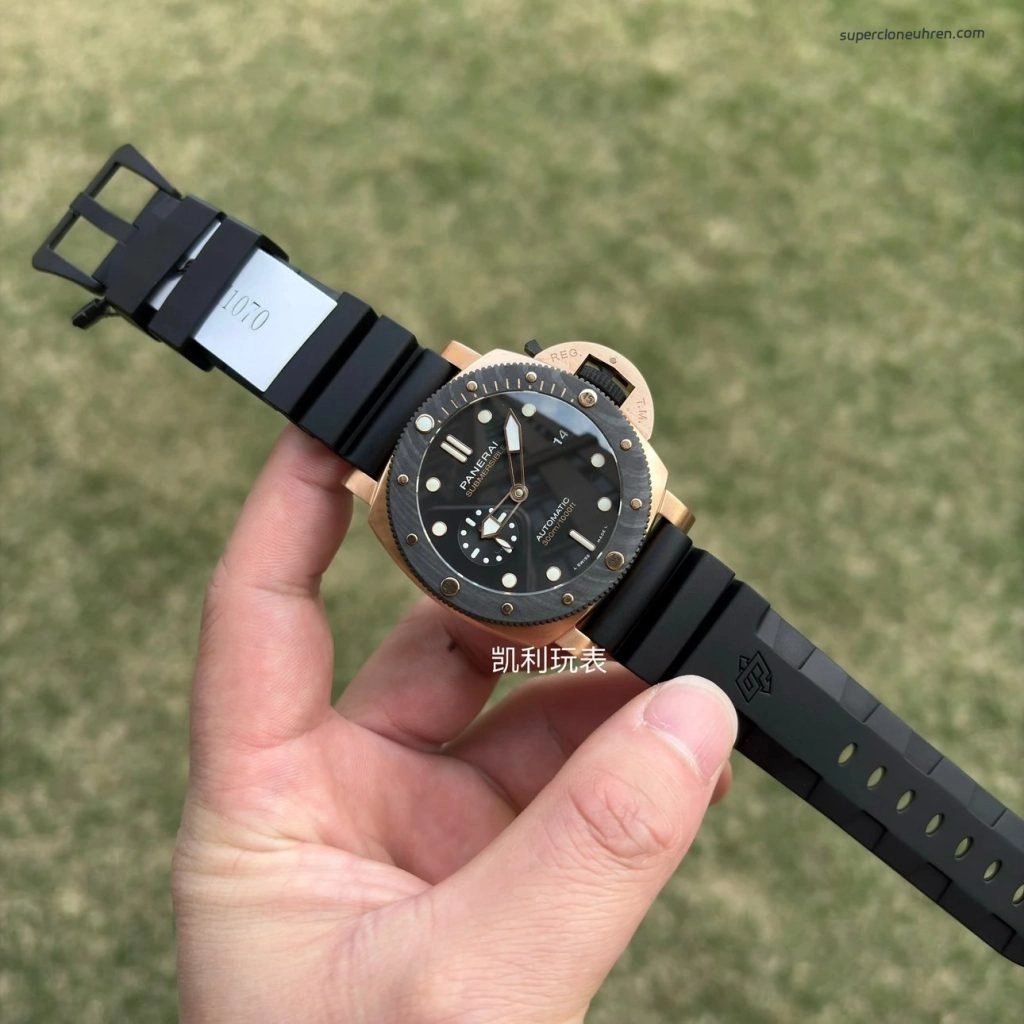 Super Clone Panerai Submersible PAM01070 Roségold mit Carbon-Lünette 44 mm
