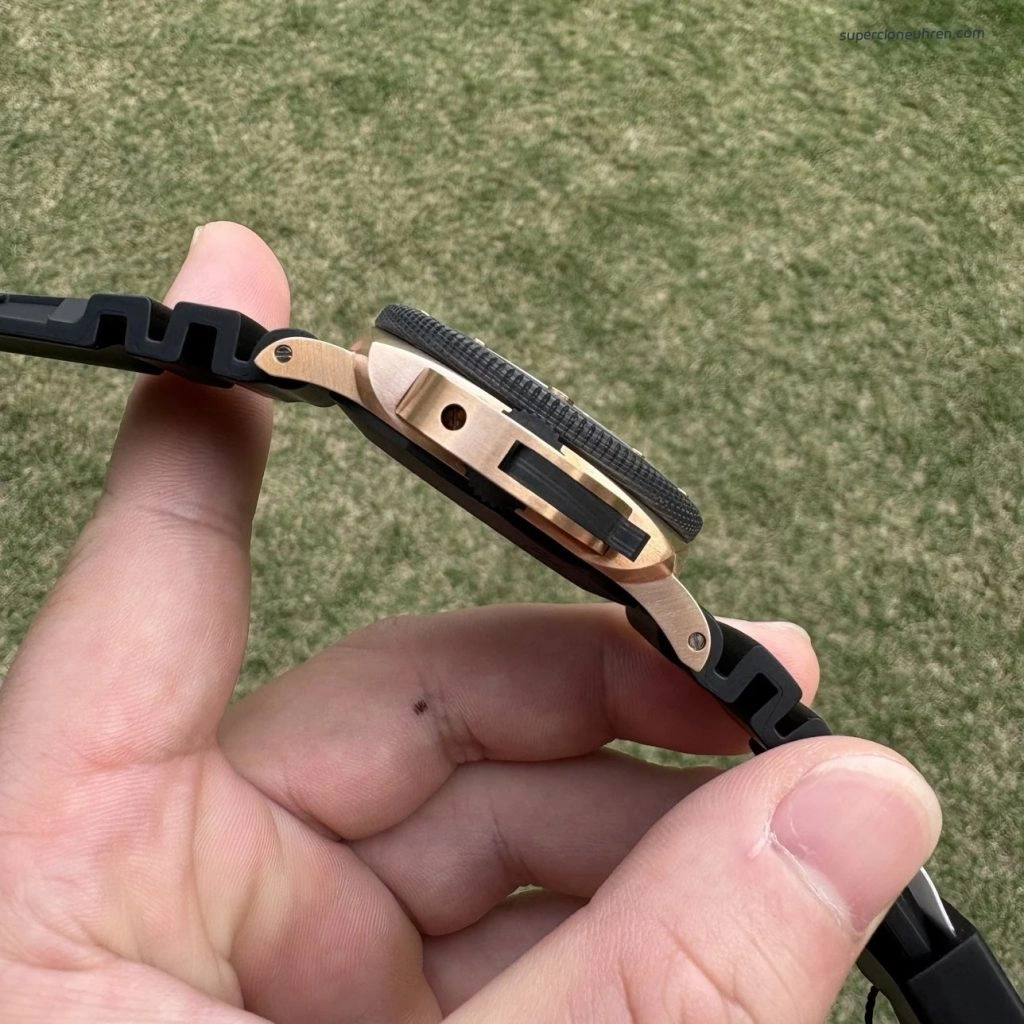 Super Clone Panerai Submersible PAM01070 Roségold mit Carbon-Lünette 44 mm