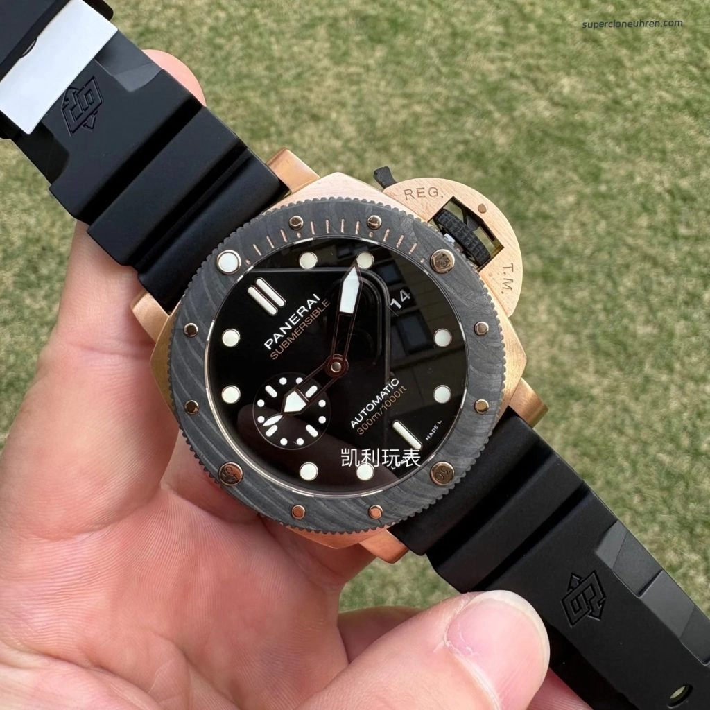 Super Clone Panerai Submersible PAM01070 Roségold mit Carbon-Lünette 44 mm