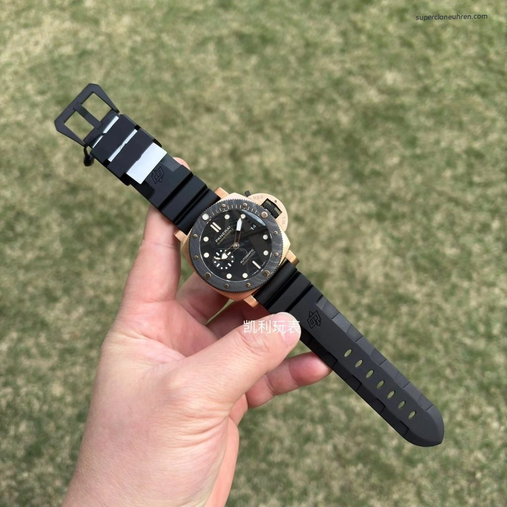 Super Clone Panerai Submersible PAM01070 Roségold mit Carbon-Lünette 44 mm