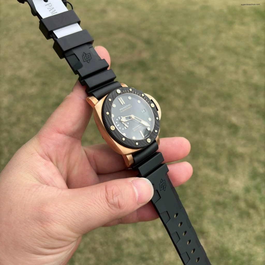 Super Clone Panerai Submersible PAM01070 Roségold mit Carbon-Lünette 44 mm