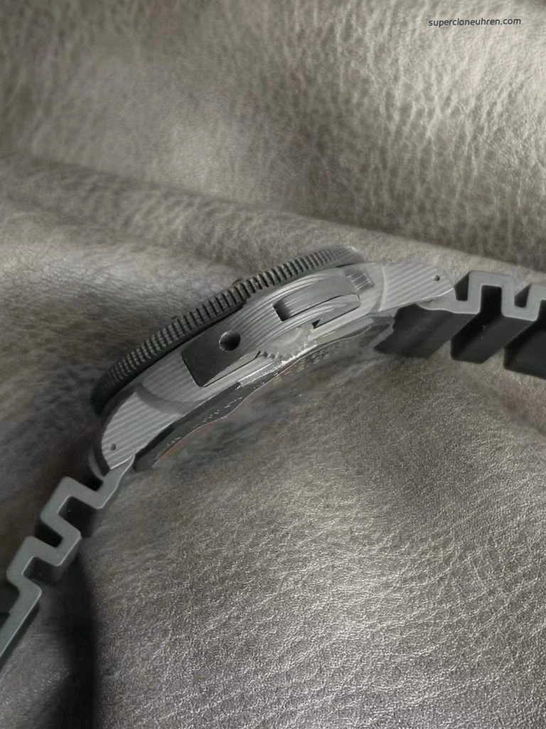 Premium Replica Uhr Panerai Submersible PAM00979 Carbon-Keramik 47mm