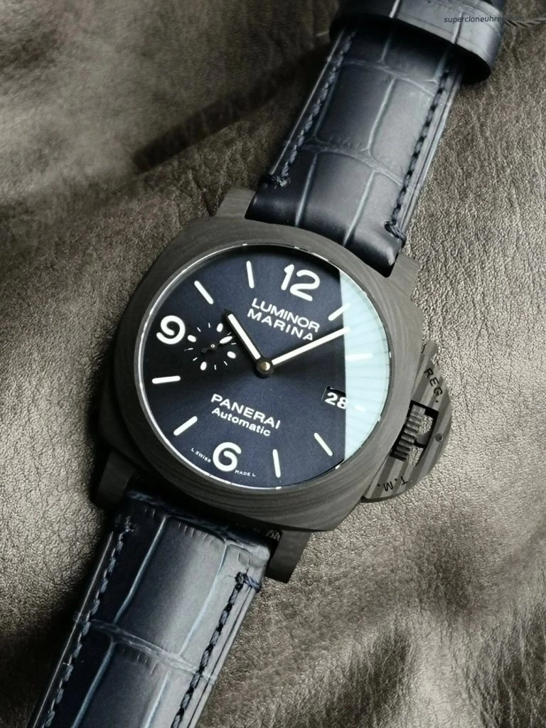 Premium Replica Uhr Panerai Luminor PAM01664 aus Carbon mit tiefblauem Lederband 44mm