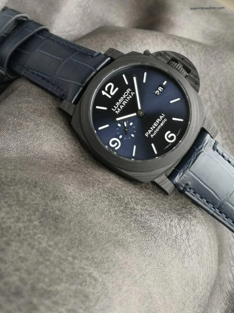 Premium Replica Uhr Panerai Luminor PAM01664 aus Carbon mit tiefblauem Lederband 44mm