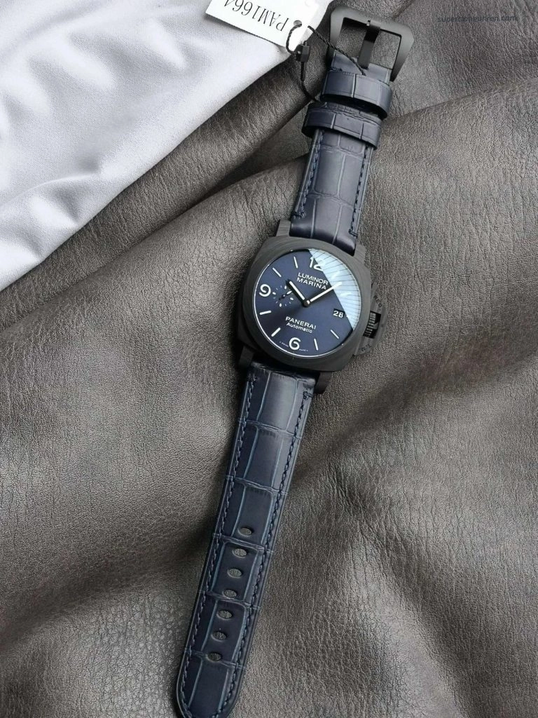 Premium Replica Uhr Panerai Luminor PAM01664 aus Carbon mit tiefblauem Lederband 44mm