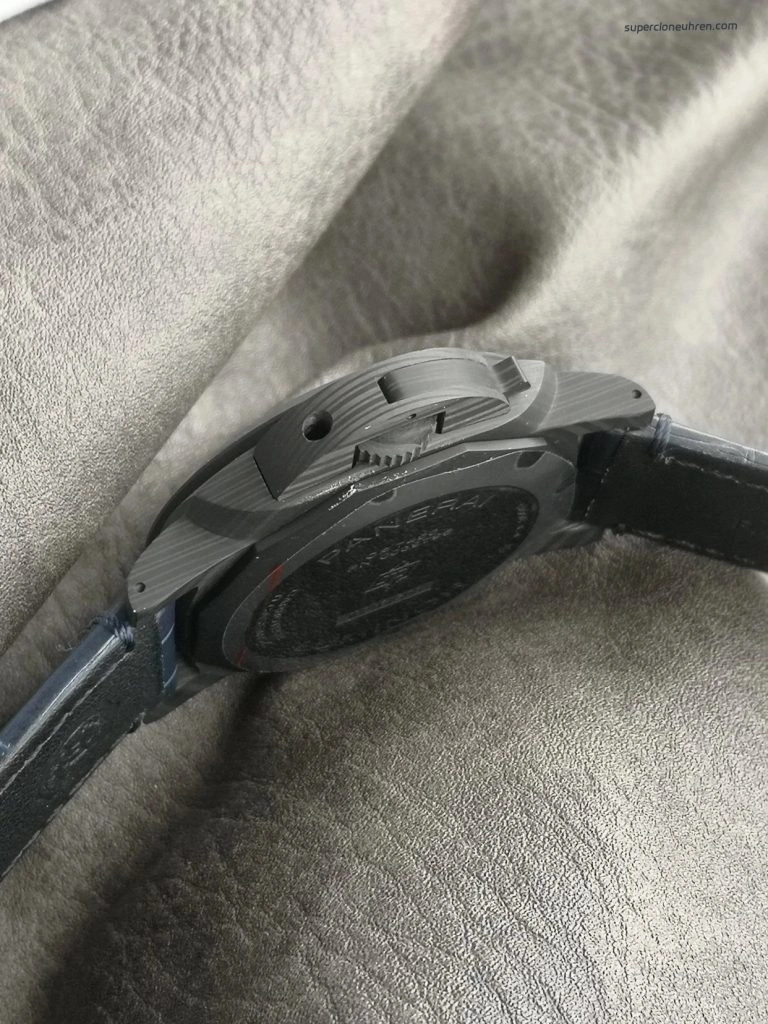 Premium Replica Uhr Panerai Luminor PAM01664 aus Carbon mit tiefblauem Lederband 44mm