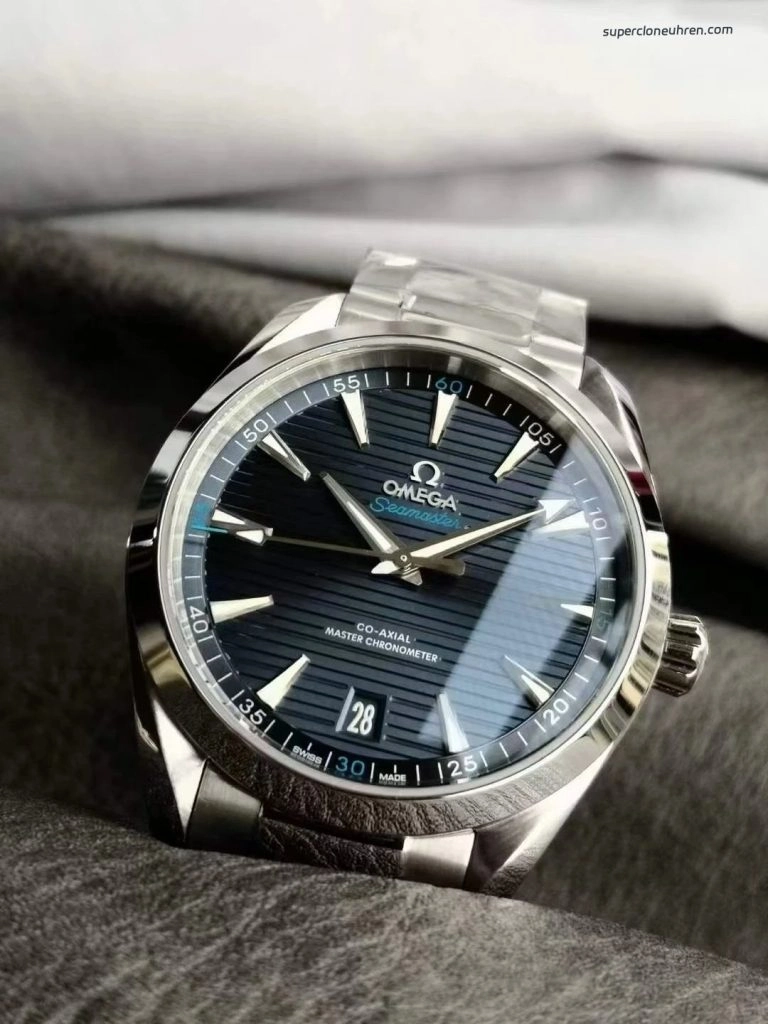 Premium Replica Uhr Omega Seamaster 220.10.41.21.03.001 blaues Teak-Zifferblatt 41mm