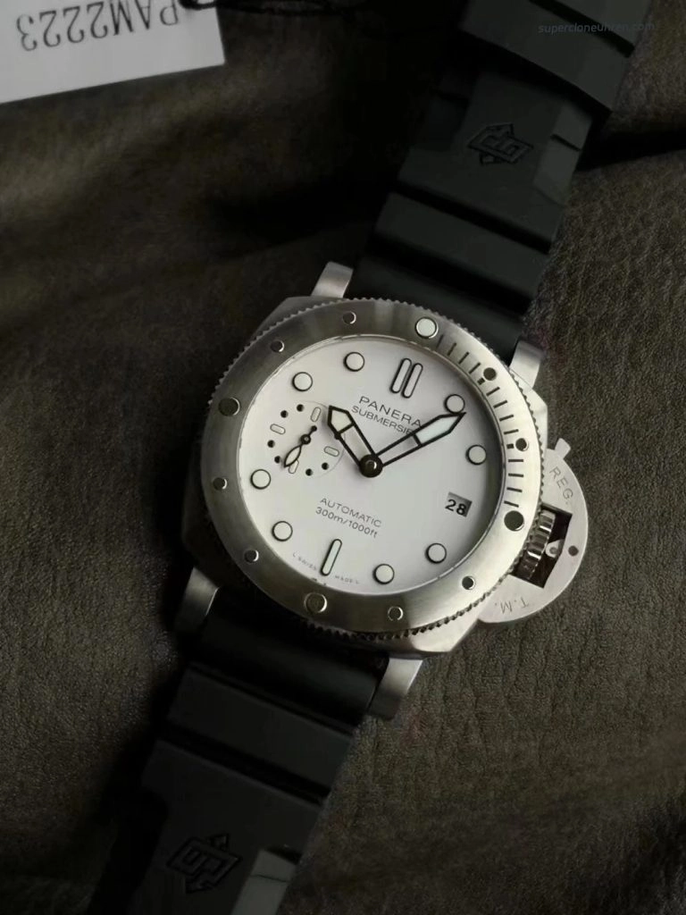Premium Replica Uhr Panerai Submersible PAM02223 aus mattiertem Edelstahl 42 mm