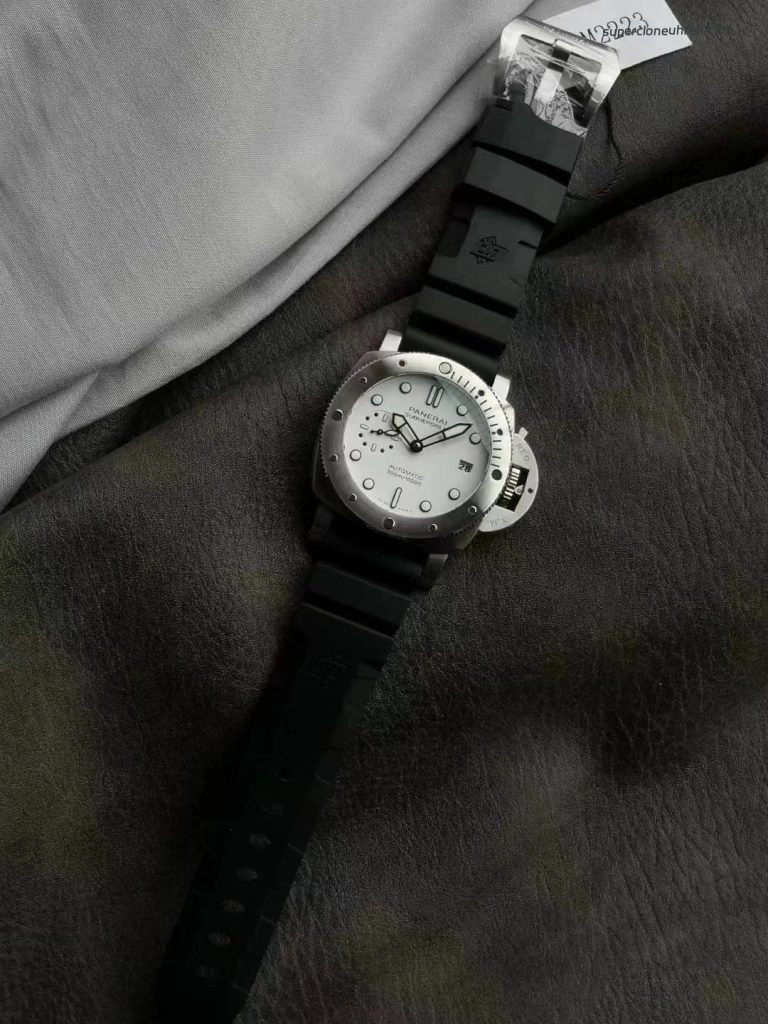 Premium Replica Uhr Panerai Submersible PAM02223 aus mattiertem Edelstahl 42 mm