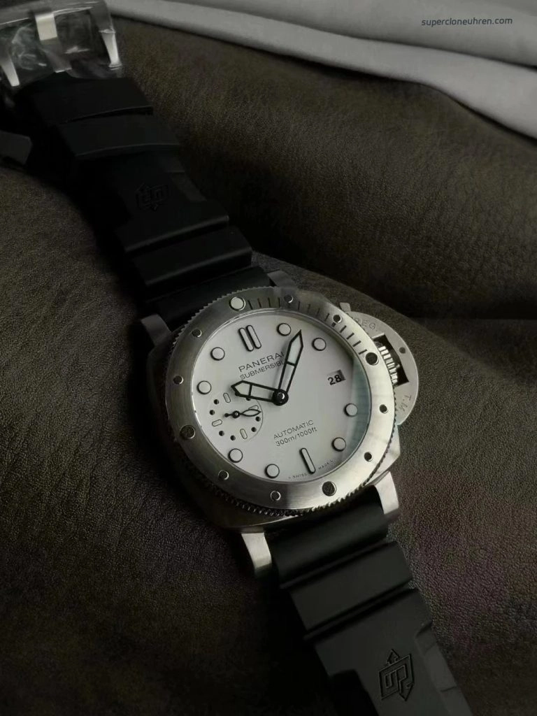 Premium Replica Uhr Panerai Submersible PAM02223 aus mattiertem Edelstahl 42 mm