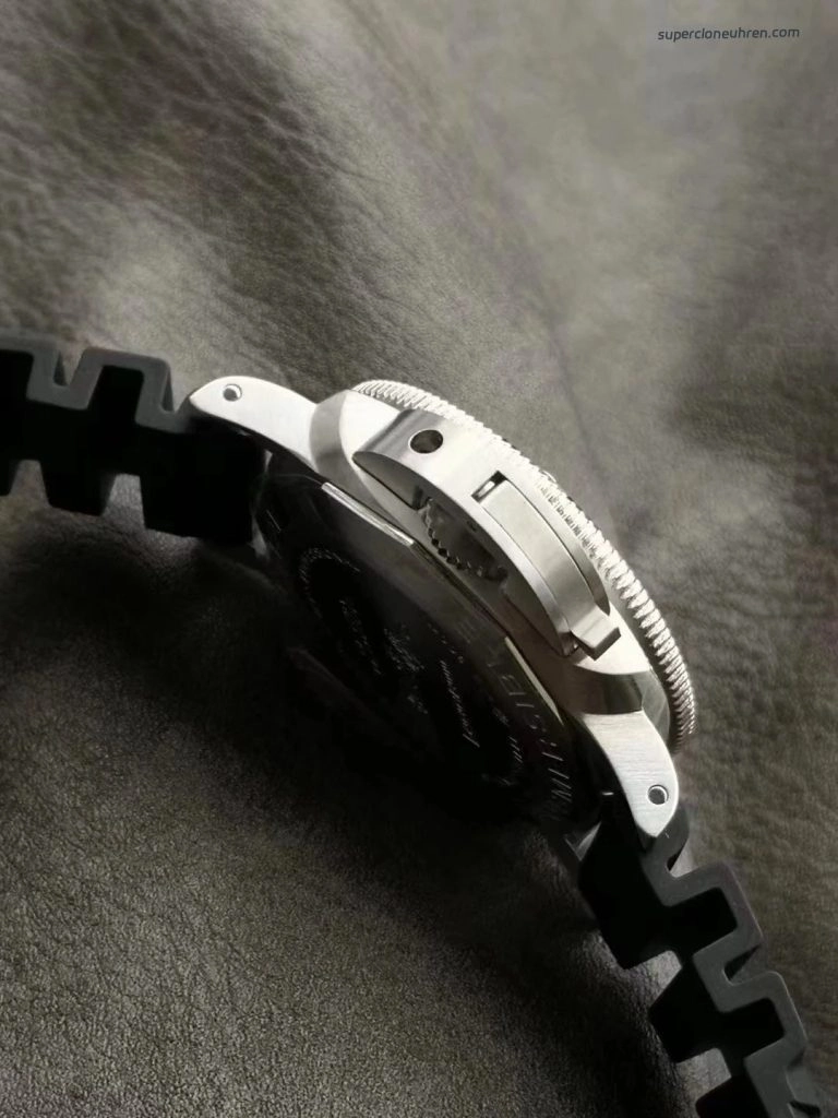 Premium Replica Uhr Panerai Submersible PAM02223 aus mattiertem Edelstahl 42 mm