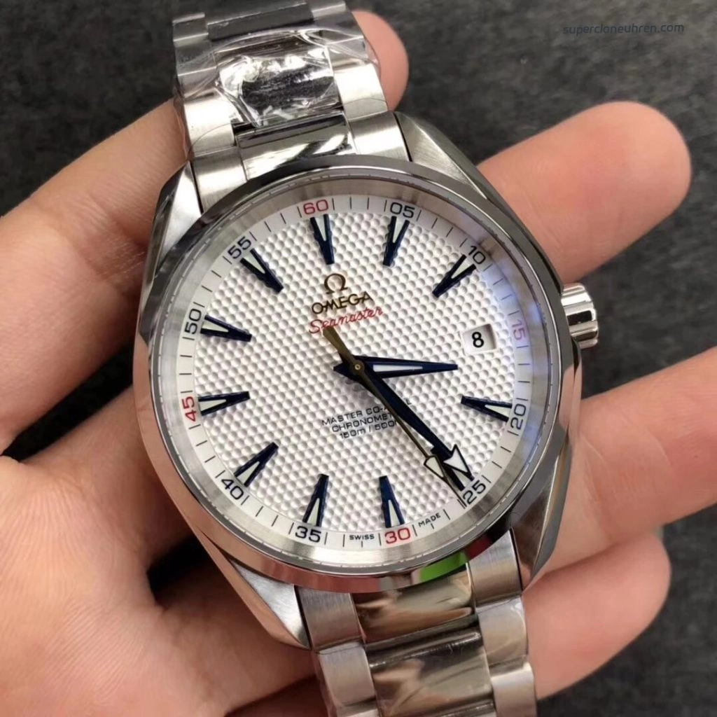 Premium Replica Uhr Omega Seamaster 231.10.42.21.02.005 silbernes Zifferblatt mit goldfarbenem Sekundenzeiger 41,5 mm