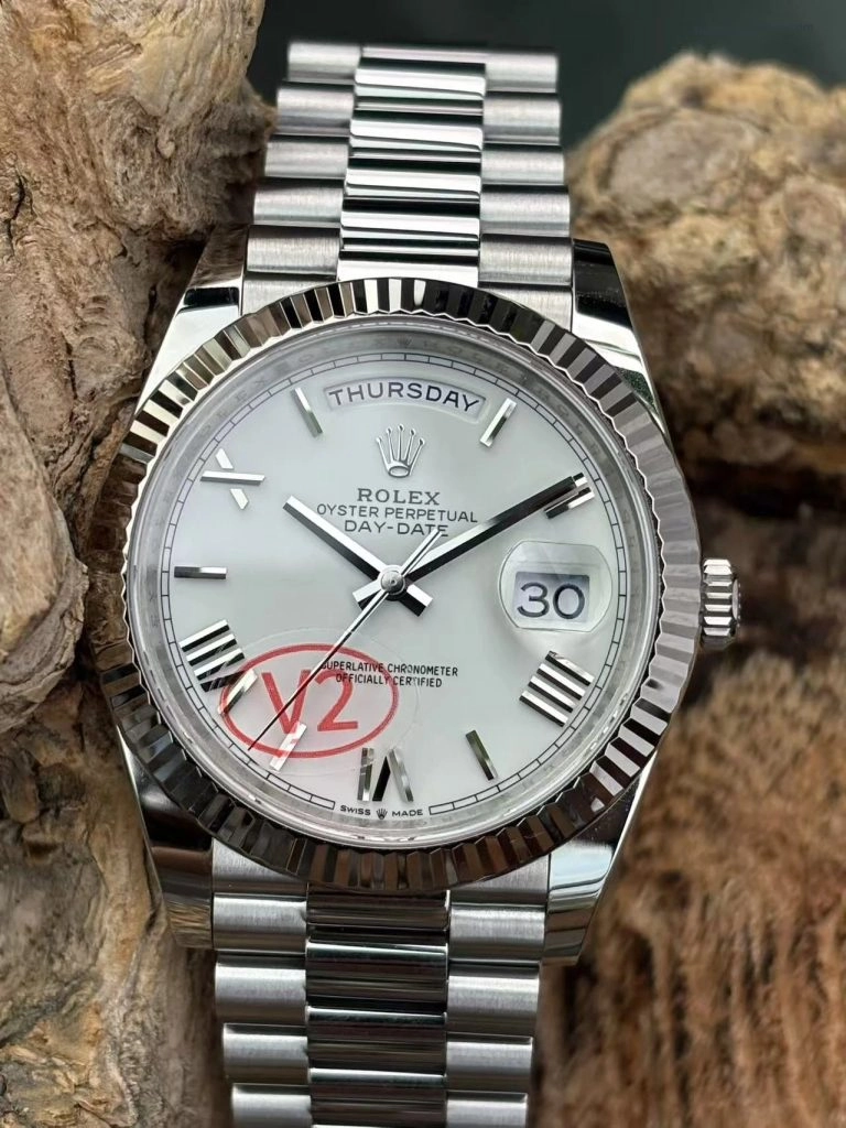 Premium Replica Uhr Rolex Day-Date m228236-0010 weißes Zifferblatt mit römischen Ziffern 40mm