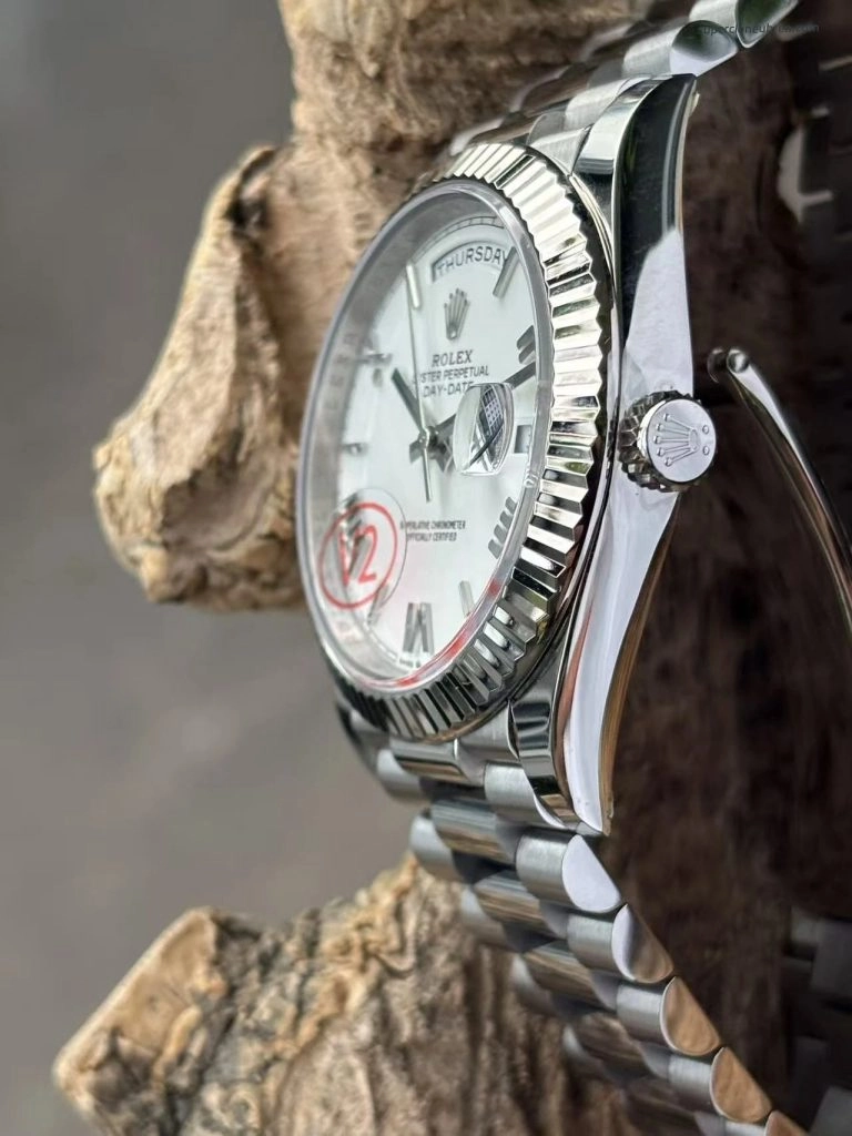 Premium Replica Uhr Rolex Day-Date m228236-0010 weißes Zifferblatt mit römischen Ziffern 40mm