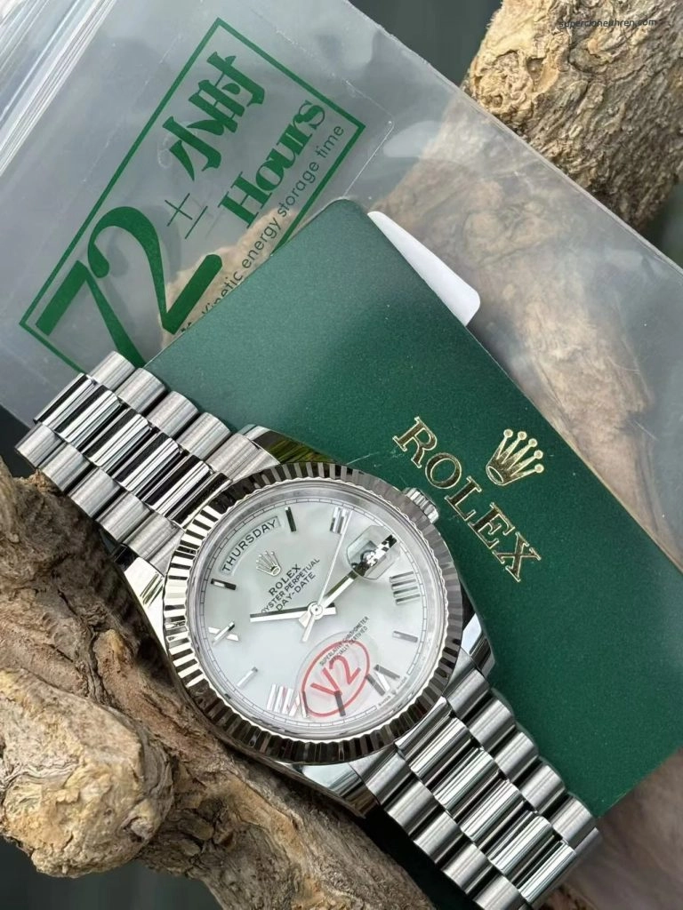 Premium Replica Uhr Rolex Day-Date m228236-0010 weißes Zifferblatt mit römischen Ziffern 40mm