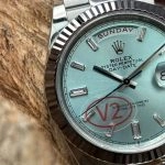 Premium Replica Uhr Rolex Day-Date m228236-0006 eisblaues Zifferblatt mit Diamantindizes 40 mm