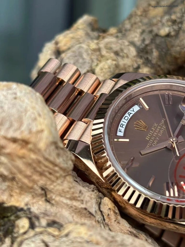 Premium Replica Uhr Rolex Day-Date m228235-0002 Roségold mit braunem Zifferblatt 40mm