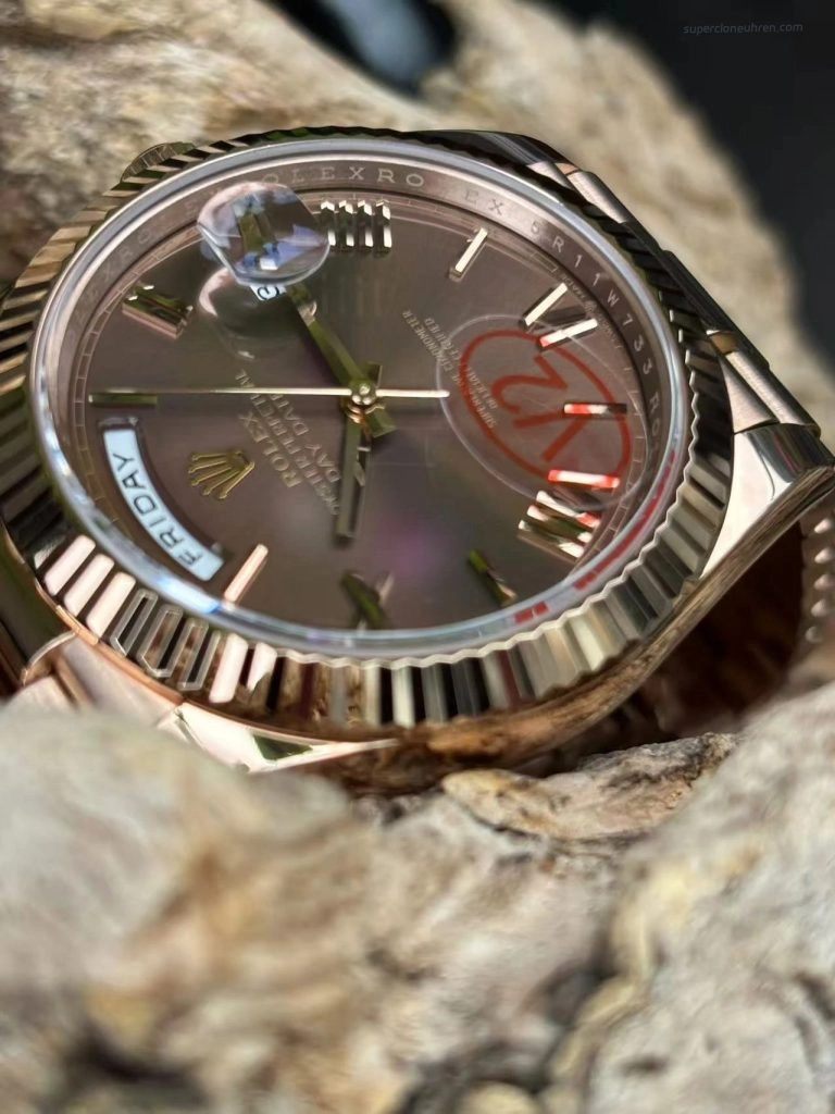 Premium Replica Uhr Rolex Day-Date m228235-0002 Roségold mit braunem Zifferblatt 40mm